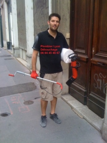 plombier Brindas pour un débouchage de WC, de canalisation, de douche, de baignoire... 06 84 45 46 67